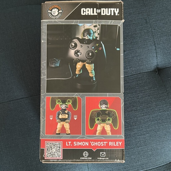 NWT🔥 Call of Duty Lt. Simon 'Ghost' Riley phone and controller holder/stand - Picture 4 of 8